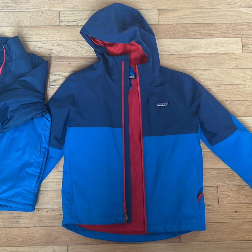 Youth 7-8 Patagonia 4-in-1 jacket. Blue and red. Smoke-free and pet-free home.